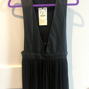 Elegant Black Sleeveless Dress